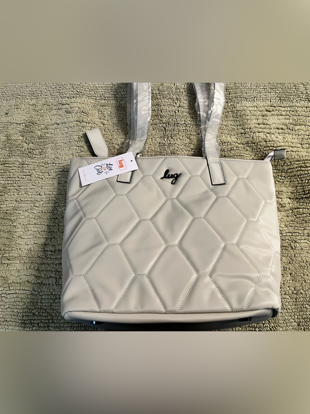 Lug- Paddock Satin Luxe
VL Tote
Color: Pebble